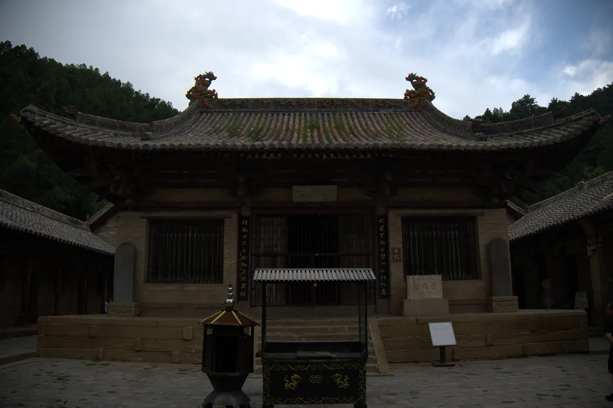 开化寺大雄宝殿与院落